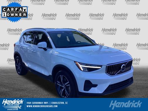 2025 Volvo XC40 Core Bright Theme