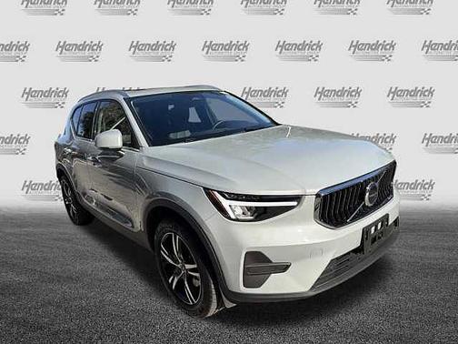 2025 Volvo XC40 Core