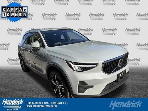 2025 Volvo XC40 Core