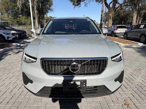 2025 Volvo XC40 Core