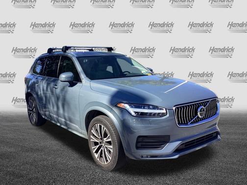 2022 Volvo XC90 Momentum