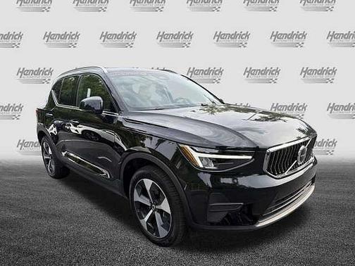 Onyx Black 2025 Volvo XC40 Core