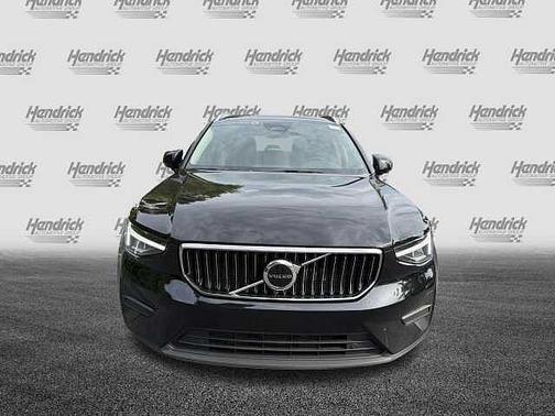 Onyx Black 2025 Volvo XC40 Core