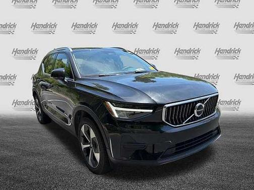 Onyx Black 2025 Volvo XC40 Core