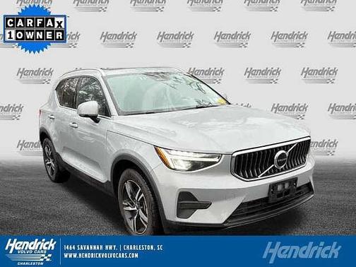 2025 Volvo XC40 Core