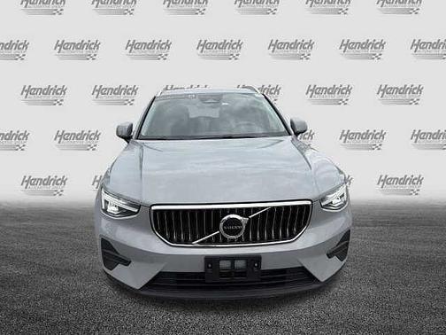 2025 Volvo XC40 Core