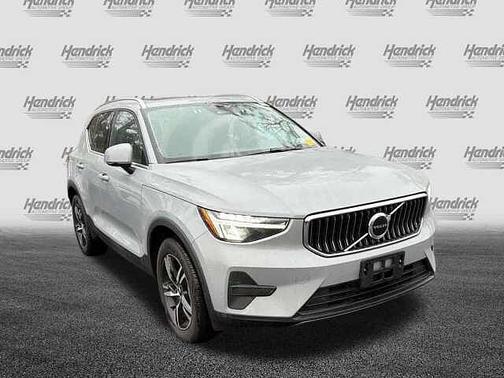2025 Volvo XC40 Core