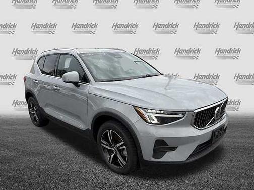 2025 Volvo XC40 Core