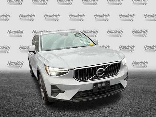 2025 Volvo XC40 Core