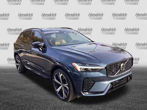 2023 Volvo XC60 Ultimate Dark Theme