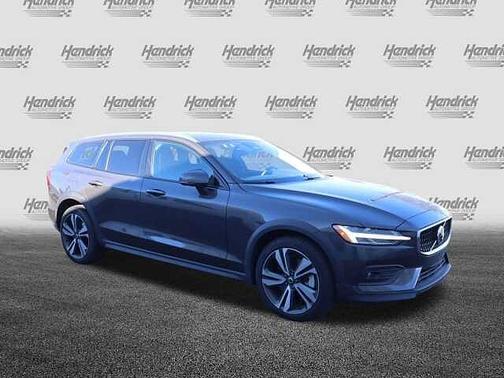 2025 Volvo V60 Cross Country Plus