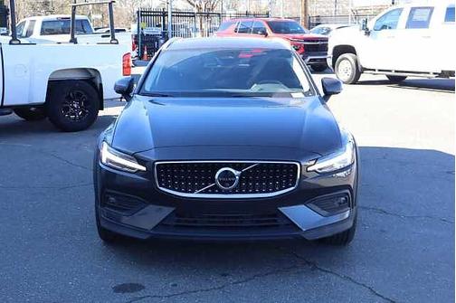 2025 Volvo V60 Cross Country Plus