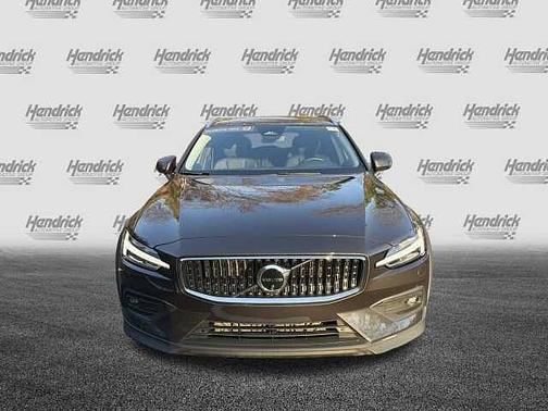 2025 Volvo V60 Cross Country Plus