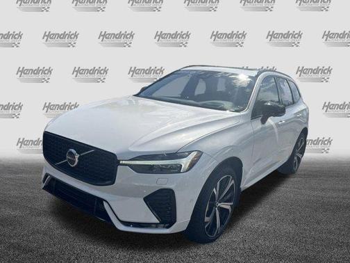 2023 Volvo XC60 B5 Ultimate Dark Theme