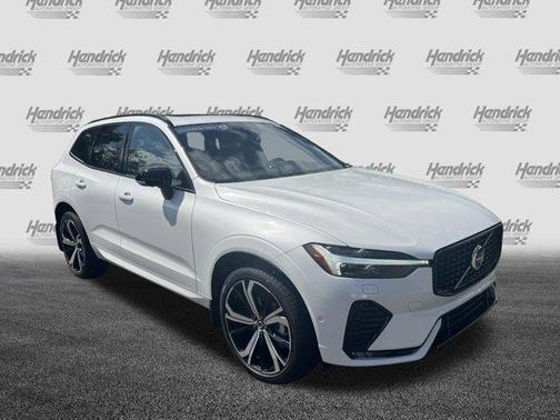 2023 Volvo XC60 B5 Ultimate Dark Theme