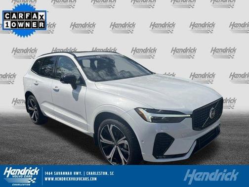 2023 Volvo XC60 B5 Ultimate Dark Theme