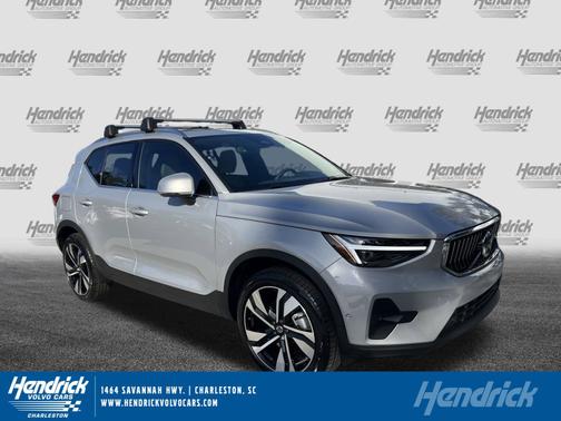 2025 Volvo XC40 Ultra Bright Theme