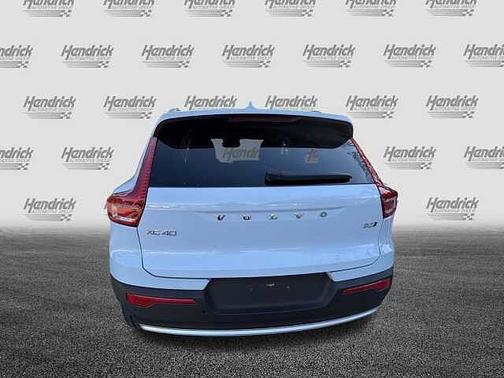 2025 Volvo XC40 Core