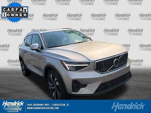 Bright Dusk 2023 Volvo XC40 Plus
