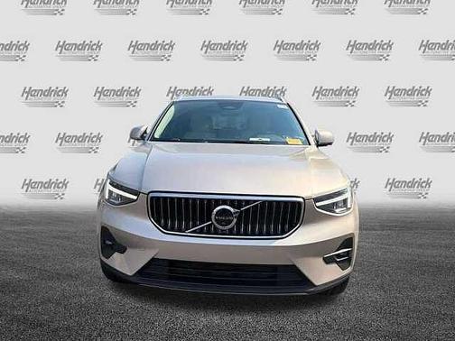 Bright Dusk 2023 Volvo XC40 Plus