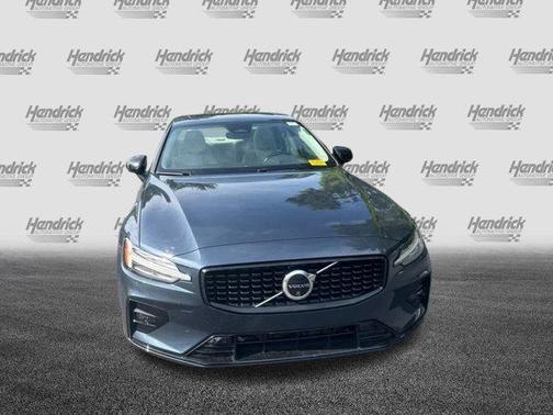 2024 Volvo S60 B5 Plus Dark Theme