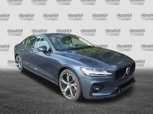 2024 Volvo S60 B5 Plus Dark Theme
