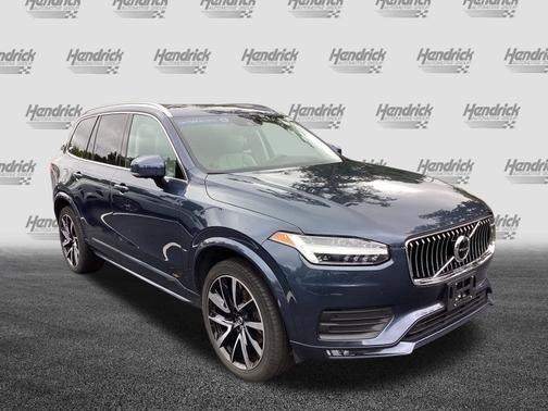 2022 Volvo XC90 Momentum