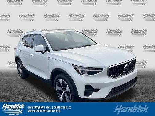 2025 Volvo XC40 Core