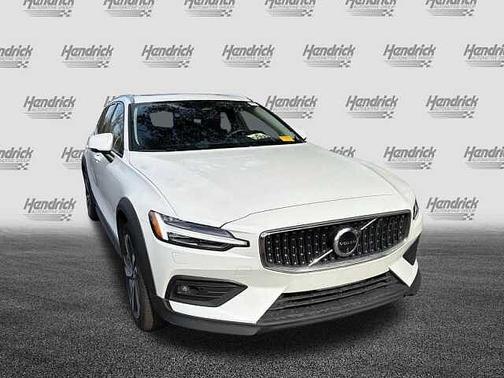 2025 Volvo V60 Cross Country Plus
