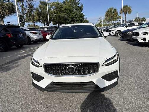 2025 Volvo V60 Cross Country Plus