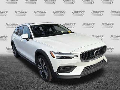 2025 Volvo V60 Cross Country Plus