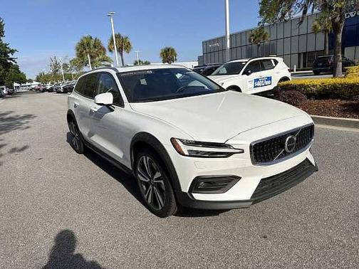 2025 Volvo V60 Cross Country Plus