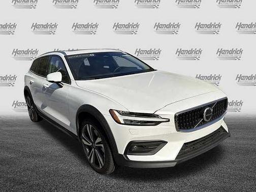 2025 Volvo V60 Cross Country Plus