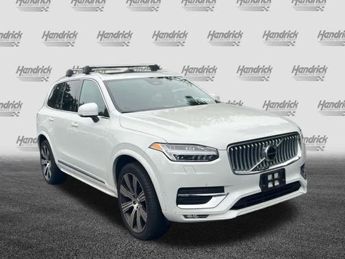 2022 Volvo XC90 Momentum