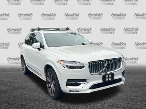 2022 Volvo XC90 Momentum