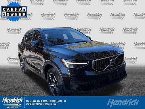 2025 Volvo XC40 Core