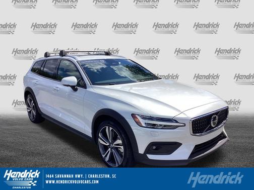 2025 Volvo V60 Cross Country Plus