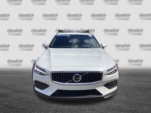 2025 Volvo V60 Cross Country Plus