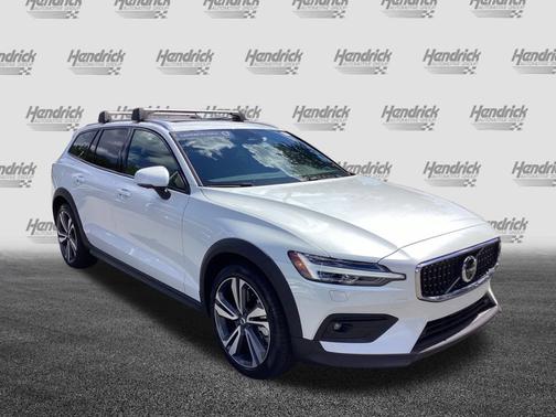 2025 Volvo V60 Cross Country Plus