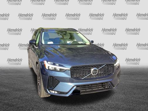 2023 Volvo XC60 Plus Dark Theme