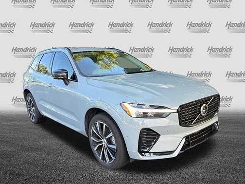 Vapour Grey 2025 Volvo XC60 Plus