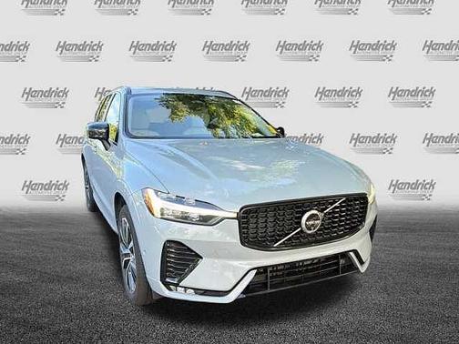 Vapour Grey 2025 Volvo XC60 Plus