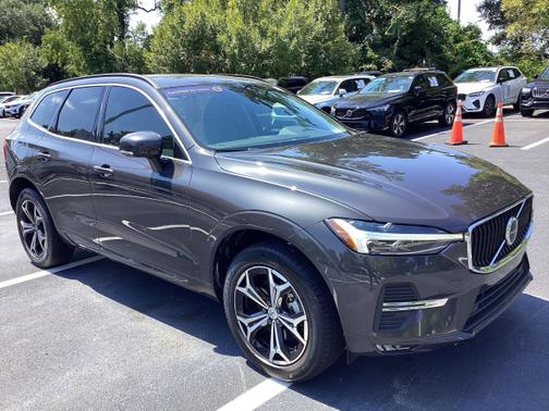 2022 Volvo XC60 Momentum