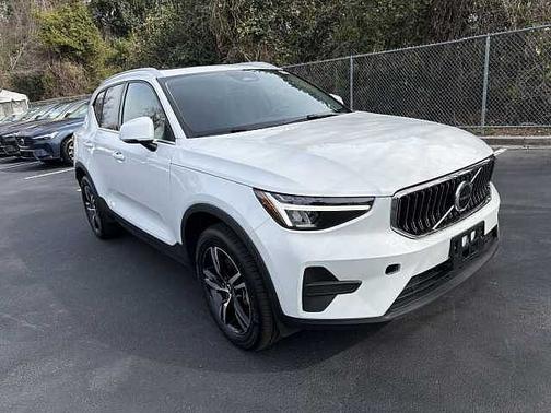 2025 Volvo XC40 Core