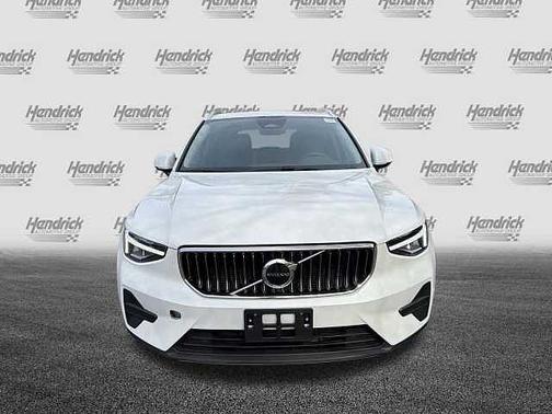 2025 Volvo XC40 Core