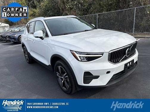 2025 Volvo XC40 Core