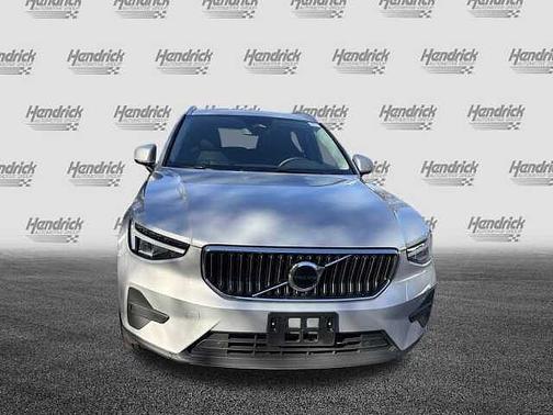 2025 Volvo XC40 Core