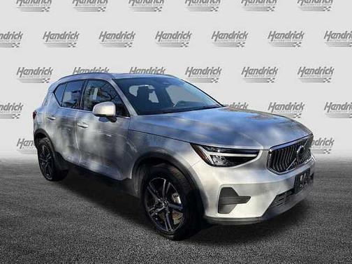 2025 Volvo XC40 Core