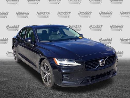 2024 Volvo S60 Plus Dark Theme