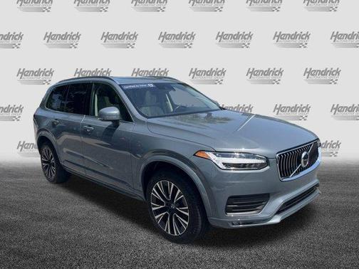 2022 Volvo XC90 T5 Momentum 7 Passenger